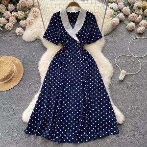 Robe Mi-Longue Col V Pois