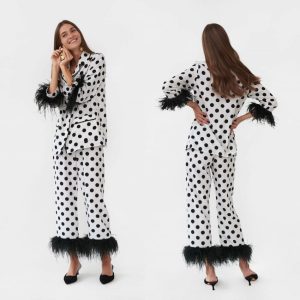 Robe Nuit Manches Longues Pois Noirs Fourrure Sur Mesure