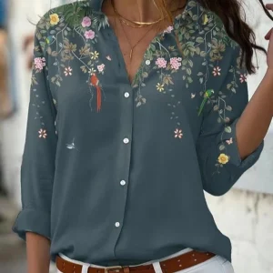 Chemise grise à fleur rose