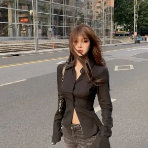 chemise marron cintrée à bandage