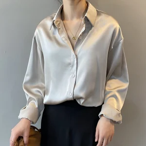 Chemise en satin  beige crème
